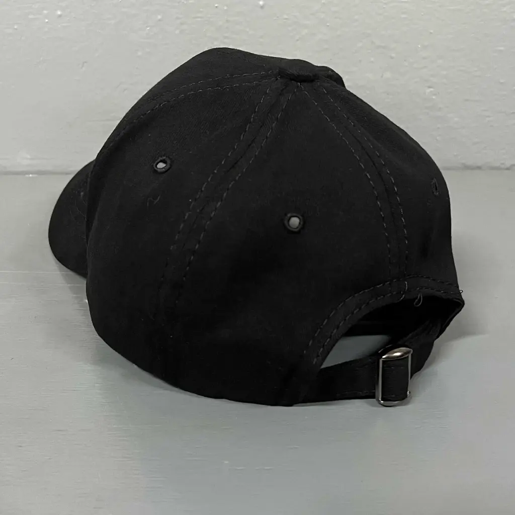 slipknot-red-logo-cap-back-2048-2048-ba1d67bc-1e2b-11ed-8dd5-64eeb7036dfe-jpg-42738-jpg-62095-jpg-148158-1920x1920.webp