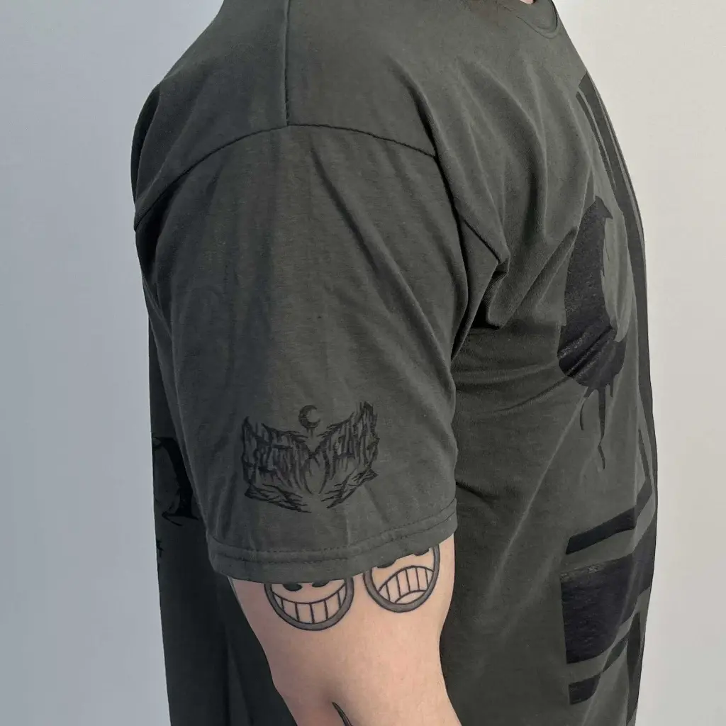 black-veil-brides-ts-back-1536-2048-3900ae96-0a07-11eb-8db1-1831bf4e2dbb-jpg-28971-jpg-48280-jpg-134280-1920x1920.webp