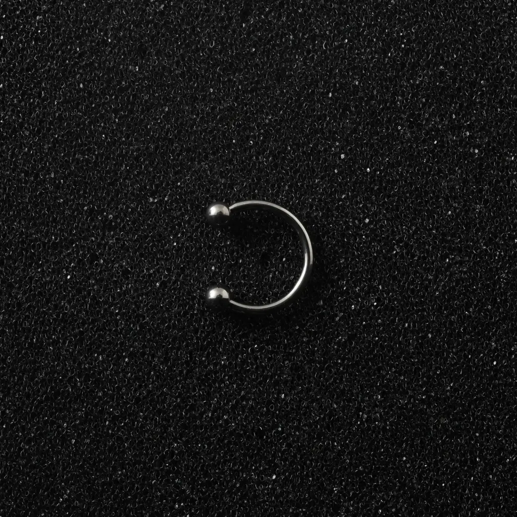 Пірсинг підкова з кульками Titanium 16 G