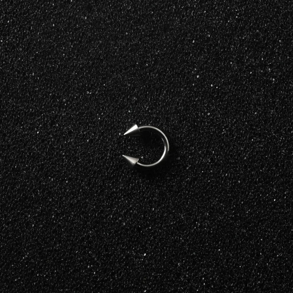 Пірсинг титановий підкова з шипами 16 G септум