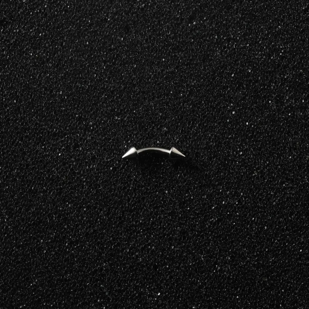 Пірсинг титановий мікробанан з шипами 16 G для брови