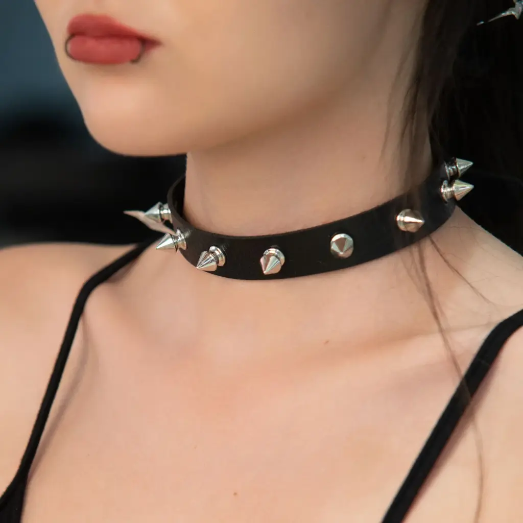 Чокер шкіряний з шипами