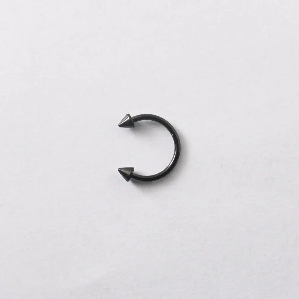 Пірсинг з медичної сталі підкова з шипами 16 G чорний септум