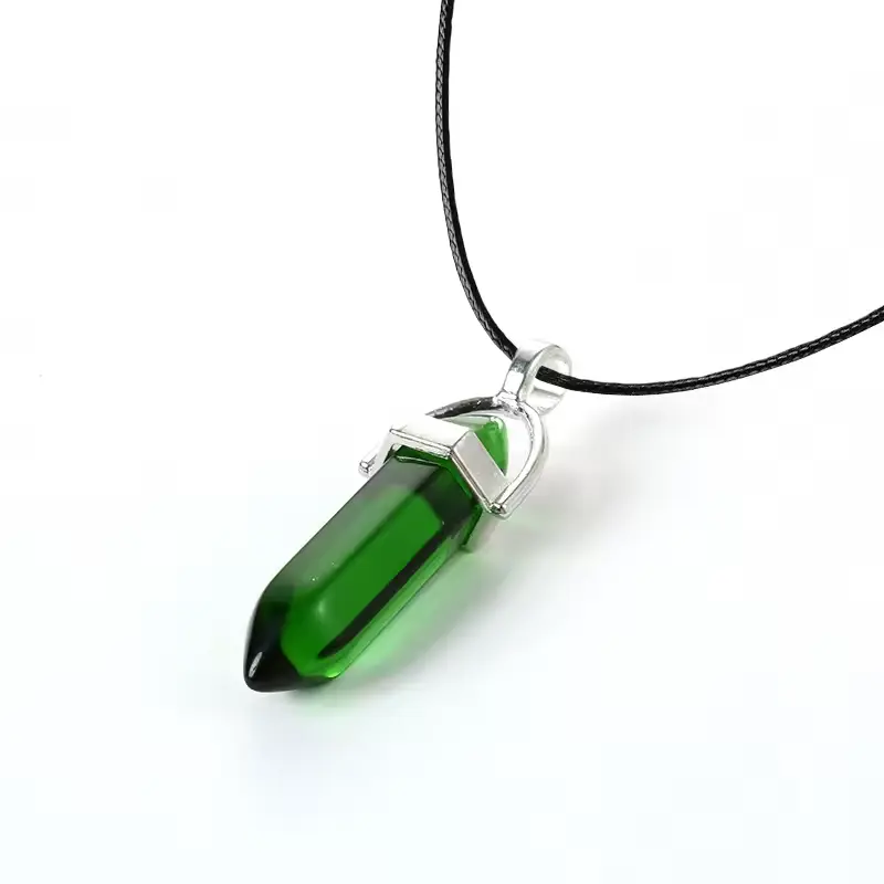 Кулон на мотузці темно-зелений
