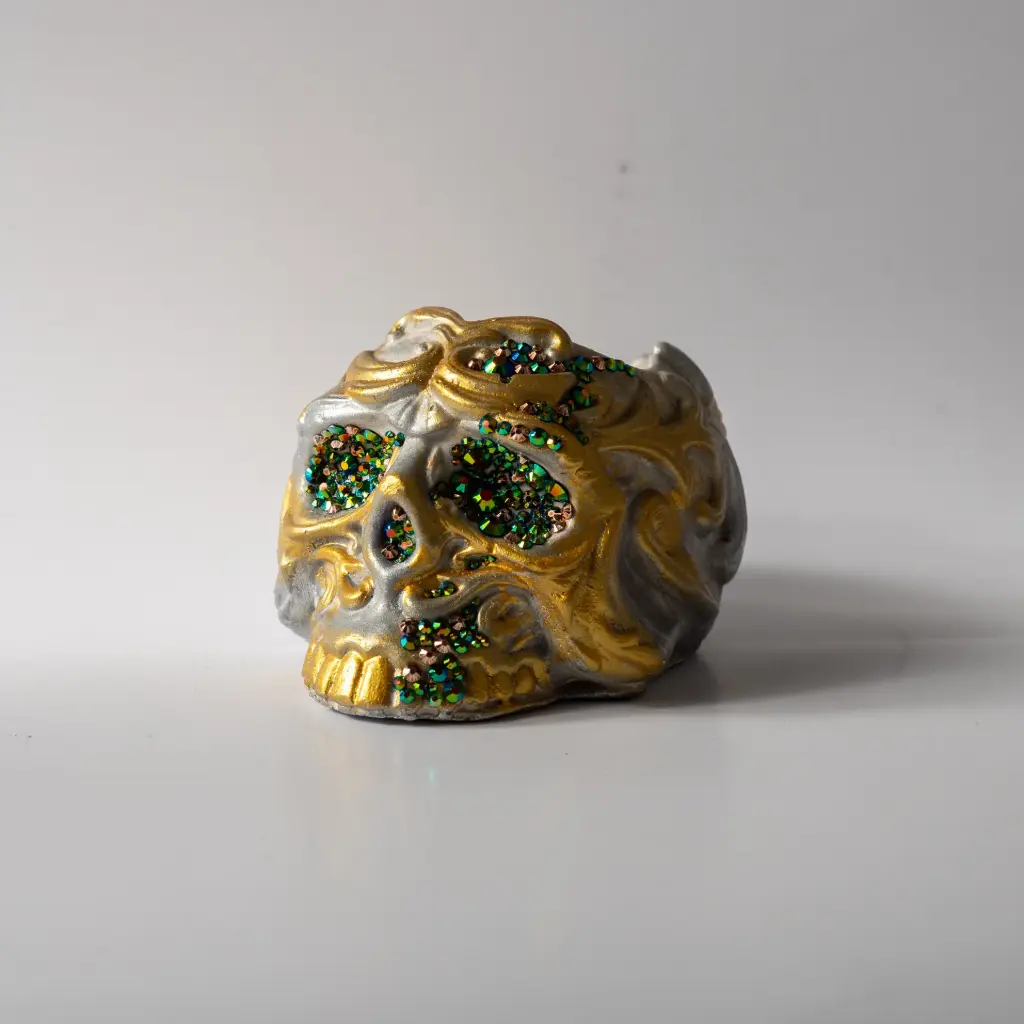 Гіпсове кашпо Череп середній зі стразами сріблястий з ефектом позолоти