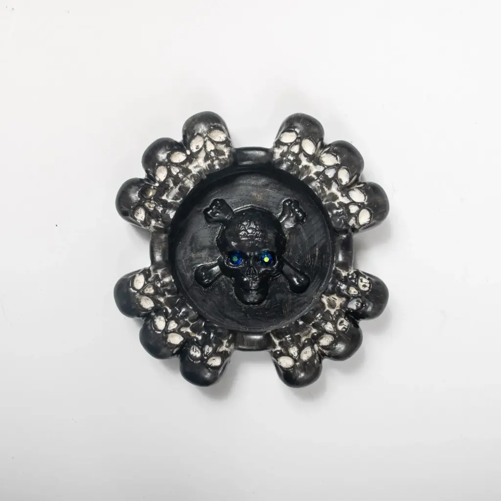 Гіпсова попільничка Черепи чорна