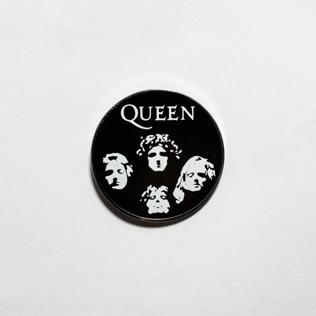 Пін Queen
