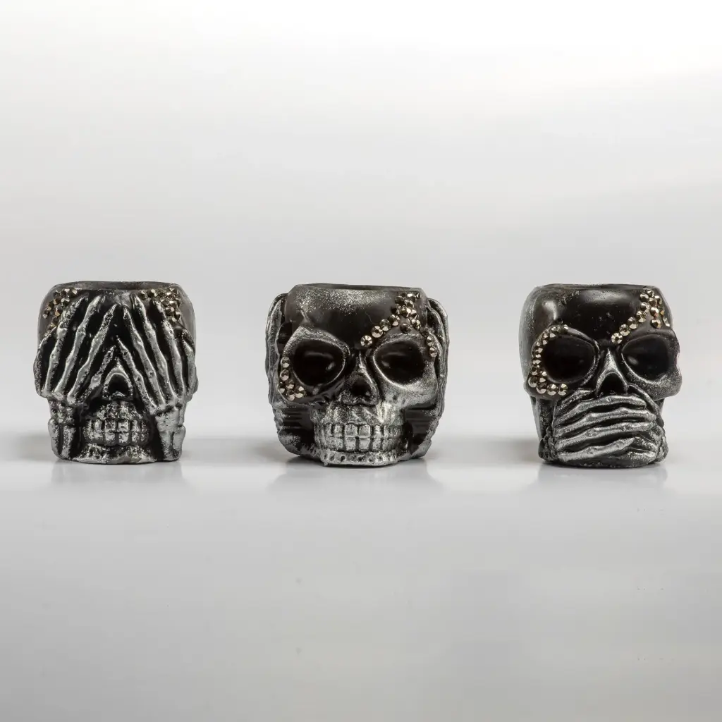 Комплект з трьох предметів гіпсове кашпо Черепи «Нічого не бачу, нічого не чую, нічого не скажу» зі стразами сірі