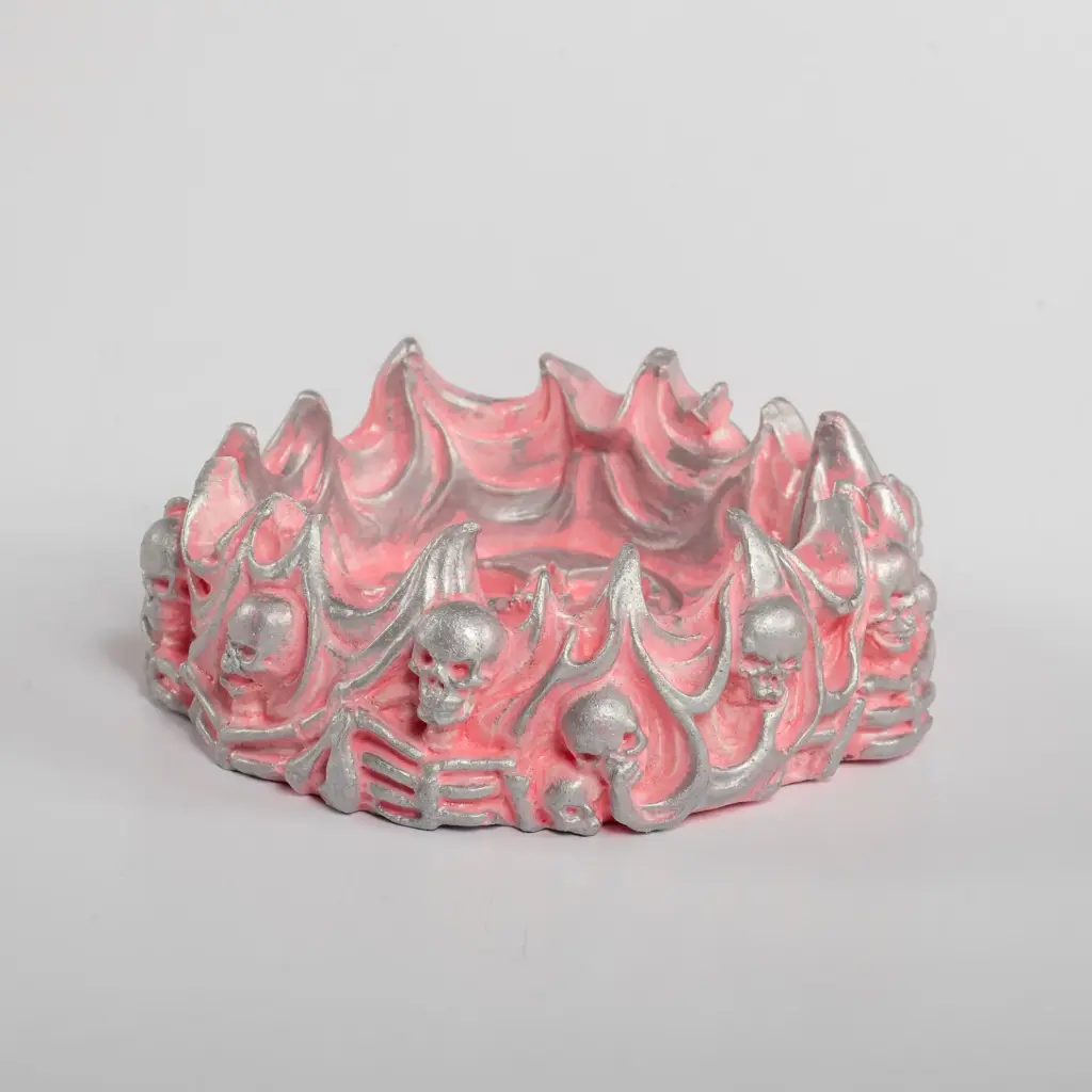 Гіпсова попільничка Полум'я з кістками та черепами сріблясто-рожева