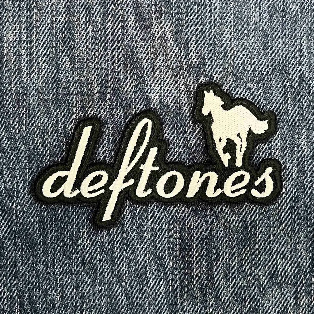 Нашивка Deftones - White Pony вишита фігурна