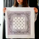 Бандана Коловорот Бута з малюнком "Турецький огірок" біла