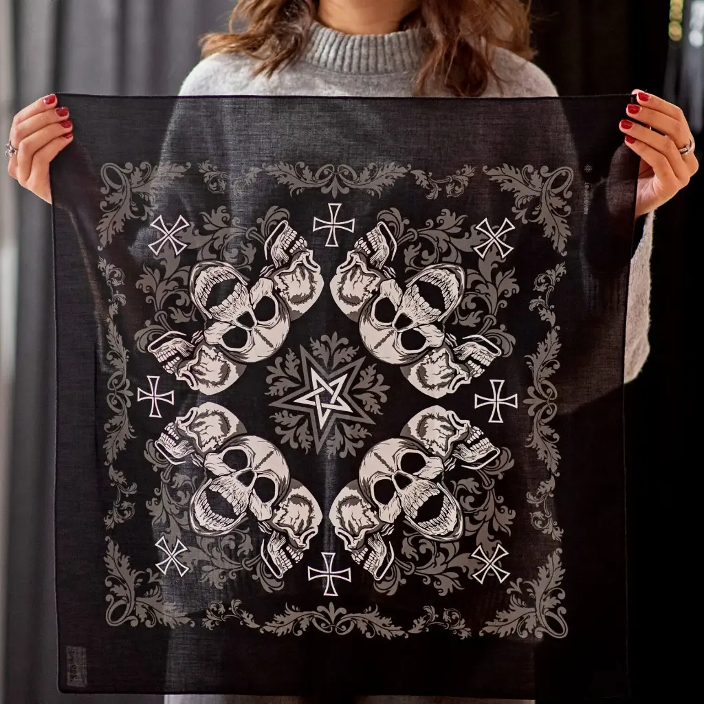Бандана Коловорот Пентаграма з черепами чорна