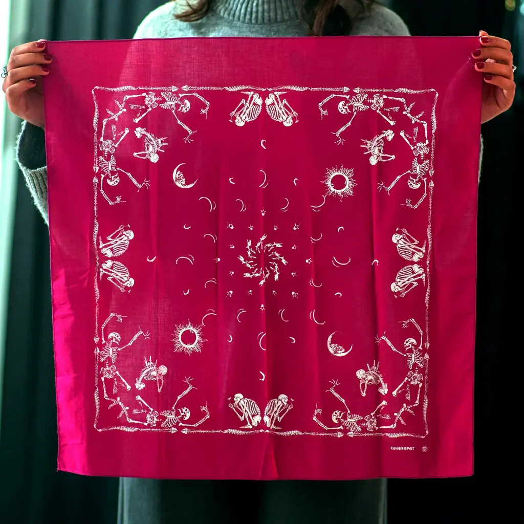 Бандана Коловорот Скелети та кістки бордова