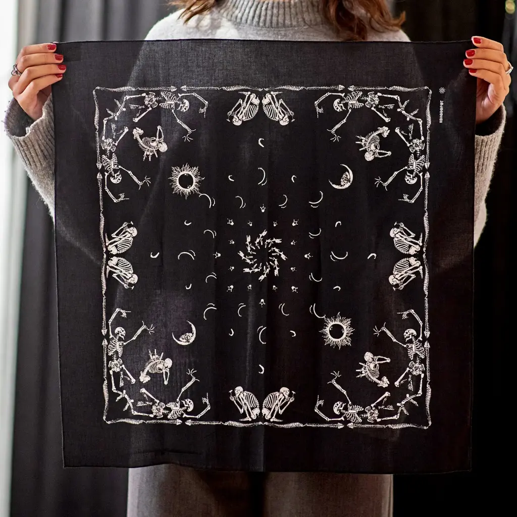 Бандана Коловорот Скелети та кістки чорна