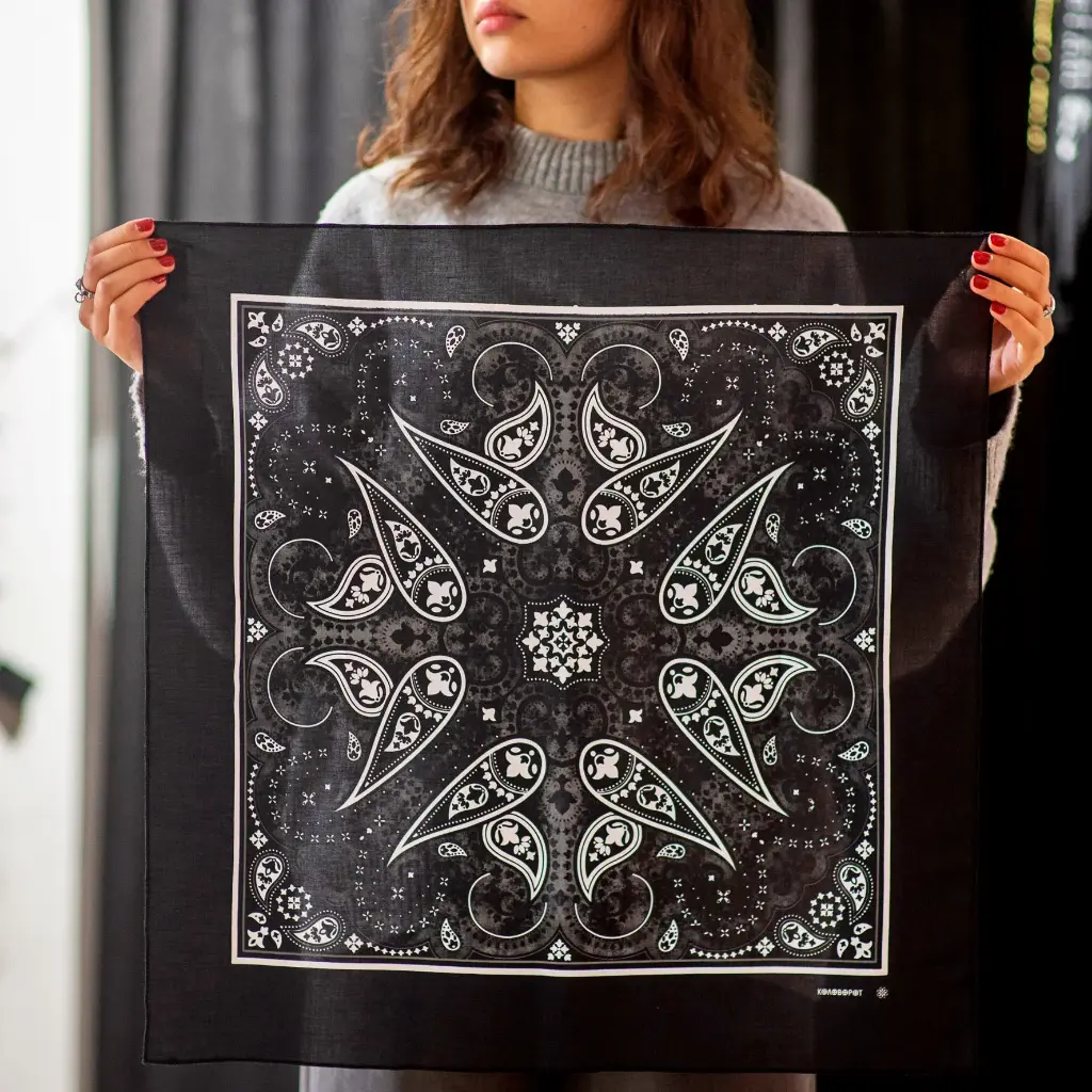 Бандана Коловорот Схід з малюнком "Турецький огірок" чорна