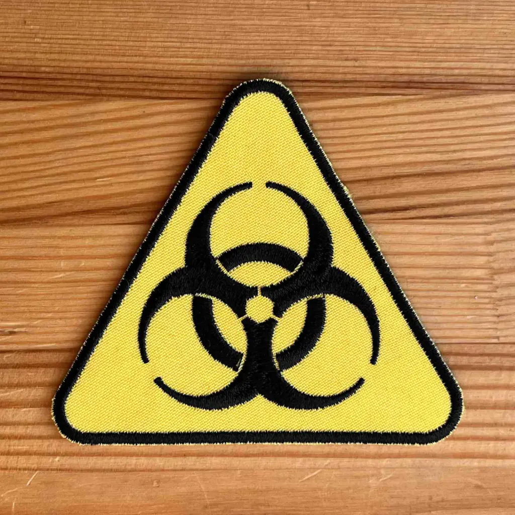 Нашивка Biohazard жовтий фон вишита трикутна
