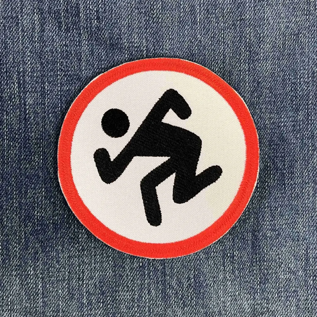 Нашивка D.R.I. вишита кругла