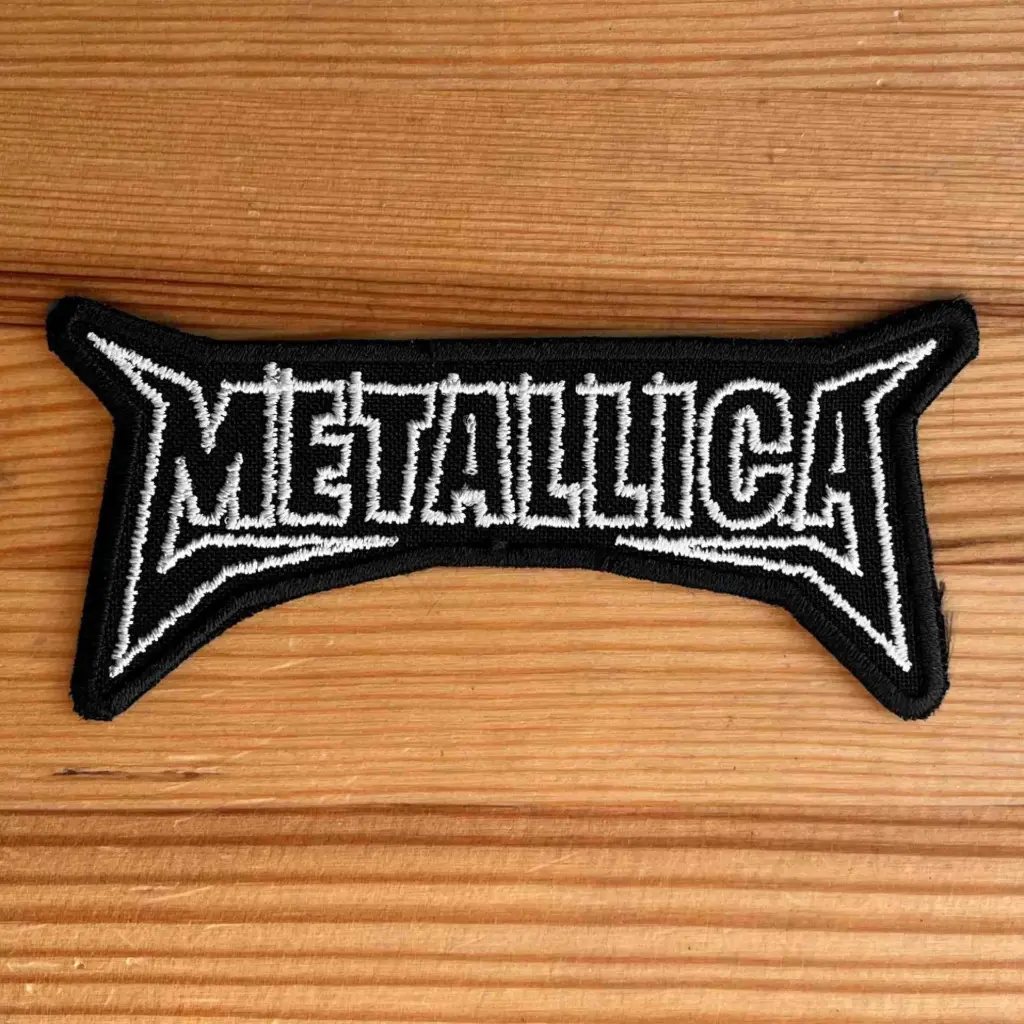 Нашивка Metallica вишита фігурна