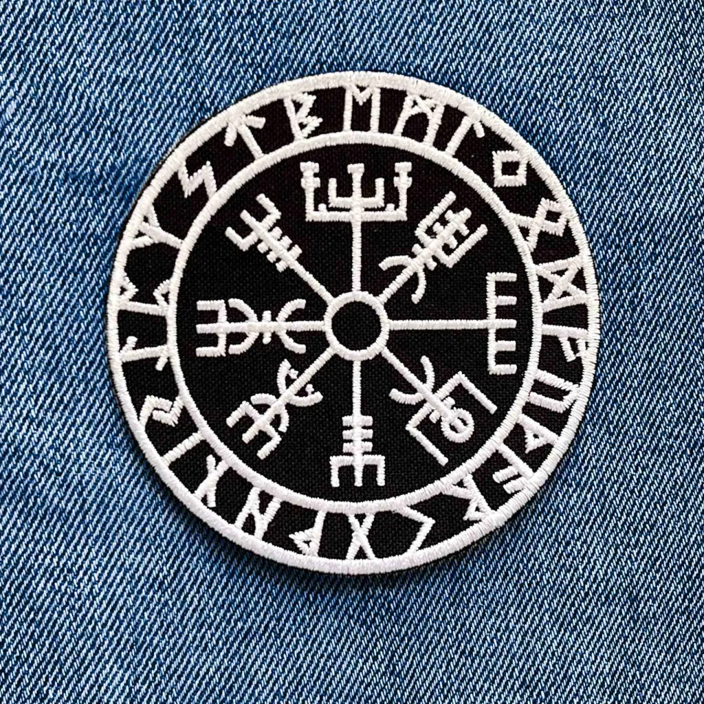 Нашивка Vegvisir у футарку біла вишита кругла