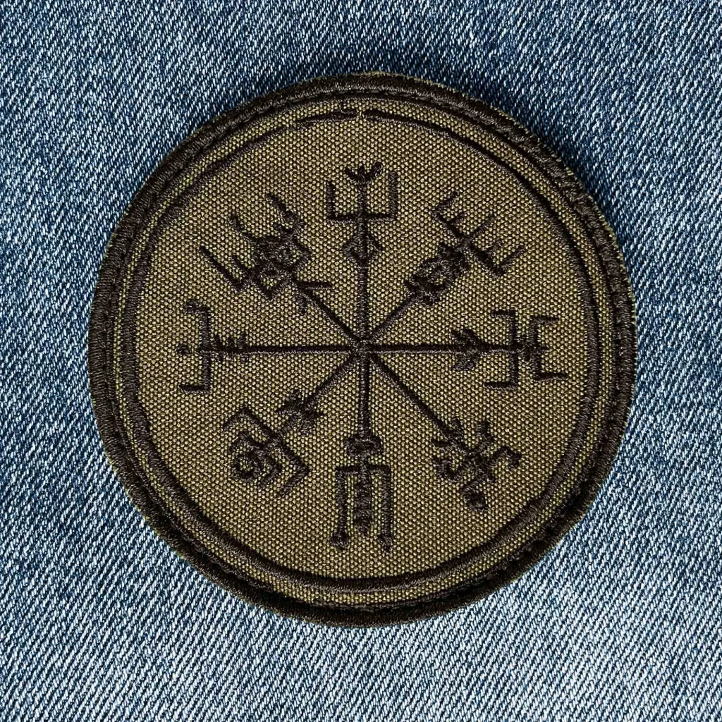 Нашивка Vegvisir чорна вишита кругла на липучці
