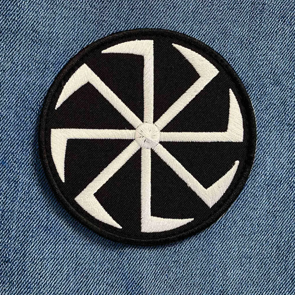 Нашивка Коловорот біла вишита кругла на липучці