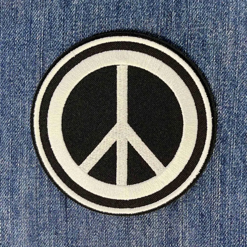 Нашивка Пацифік біла вишита кругла