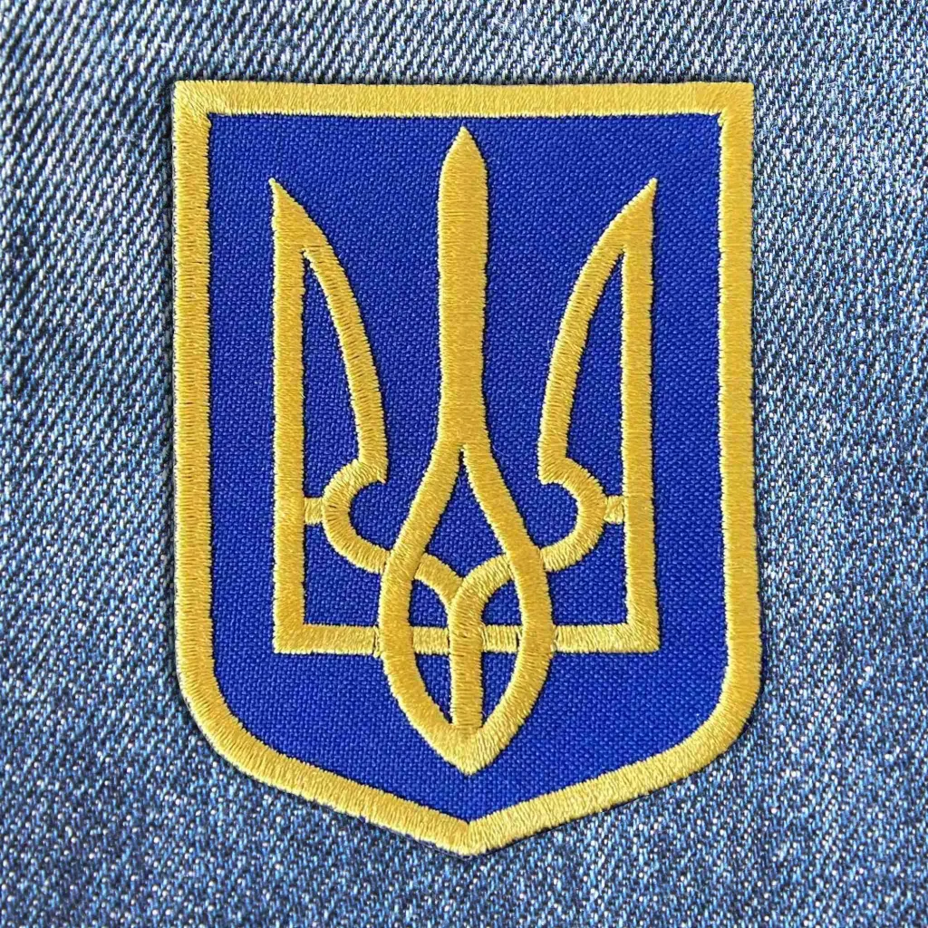 Нашивка Тризуб блакитний фон вишита