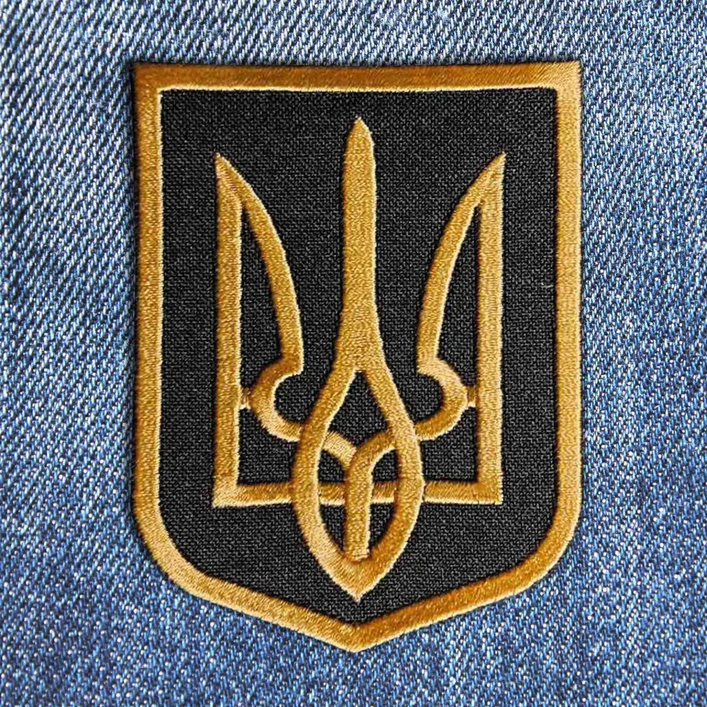 Нашивка Тризуб чорний фон вишита на липучці