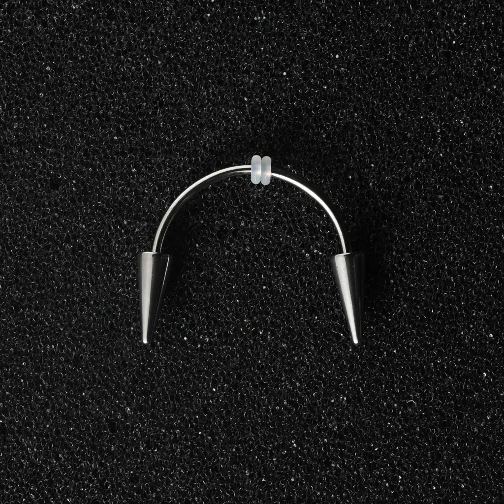 Пірсинг ікла