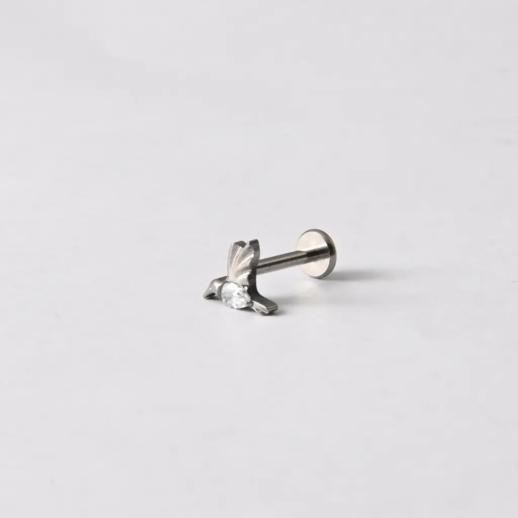 Пірсинг лабрет кластер з каменем Птах Titanium 16 G