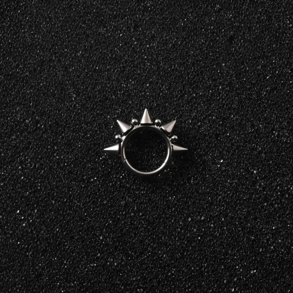 Пірсинг титановий кільце клікер з шипами 16 G септум