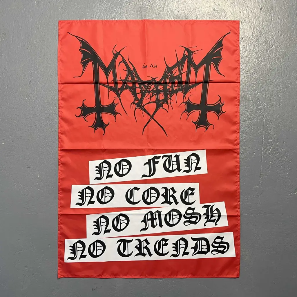 Прапор Mayhem - No Fun! No Core! No Mosh! No Trends! червоний