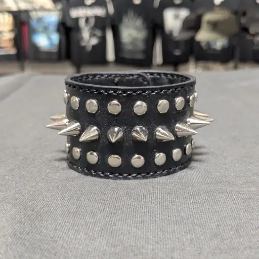 [11418] Напульсник з натуральної шкіри чоловічий з шипами та заклепками