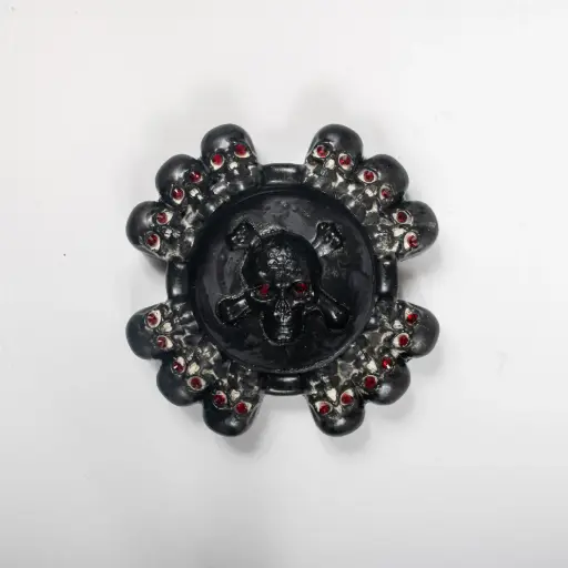 [11990] Гіпсова попільничка Черепи зі стразами чорна