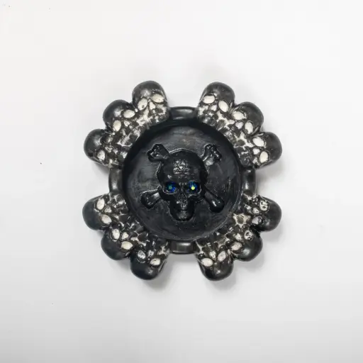 [11992] Гіпсова попільничка Черепи чорна