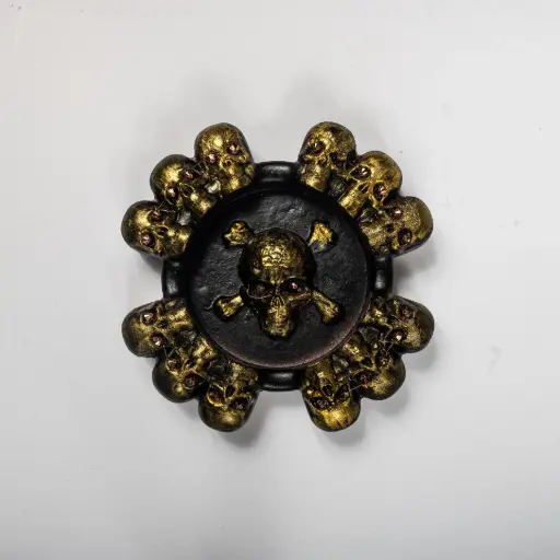 [11995] Гіпсова попільничка Черепи зі стразами чорна з ефектом позолоти