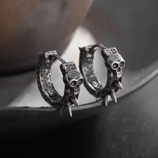 [12080] Сережки металеві з шипами та черепами чорні