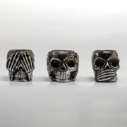 [12127] Комплект з трьох предметів гіпсове кашпо Черепи «Нічого не бачу, нічого не чую, нічого не скажу» зі стразами сірі