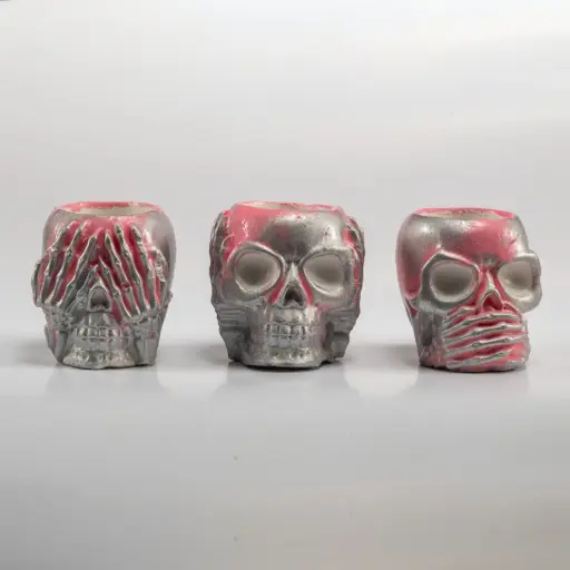 [12128] Комплект з трьох предметів гіпсове кашпо Черепи «Нічого не бачу, нічого не чую, нічого не скажу» сріблясто-рожеві
