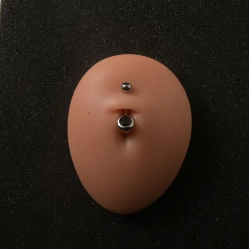 [11099] Пірсинг для пупка банан з чорним каменем Titanium