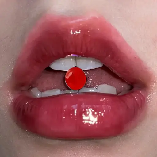 [11105] Пірсинг з медичної сталі штанга з червоним каменем 14 G для язика