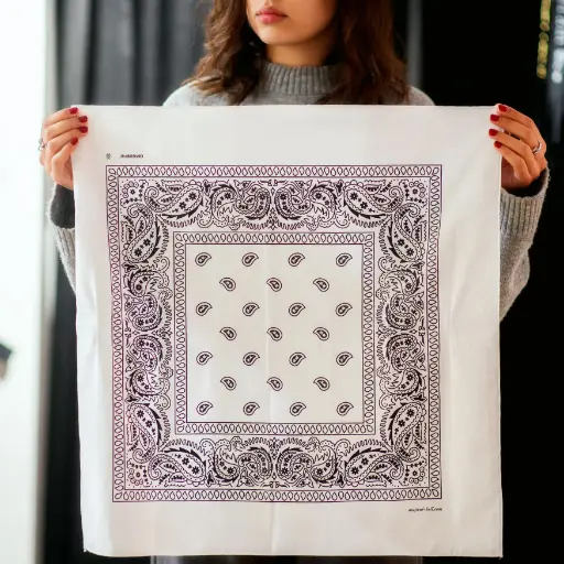 [127] Бандана Коловорот Бута з малюнком "Турецький огірок" біла