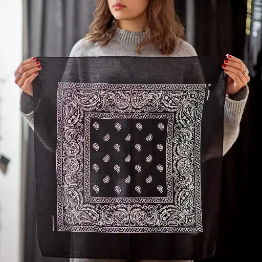 [131] Бандана Коловорот Бута з малюнком "Турецький огірок" чорна