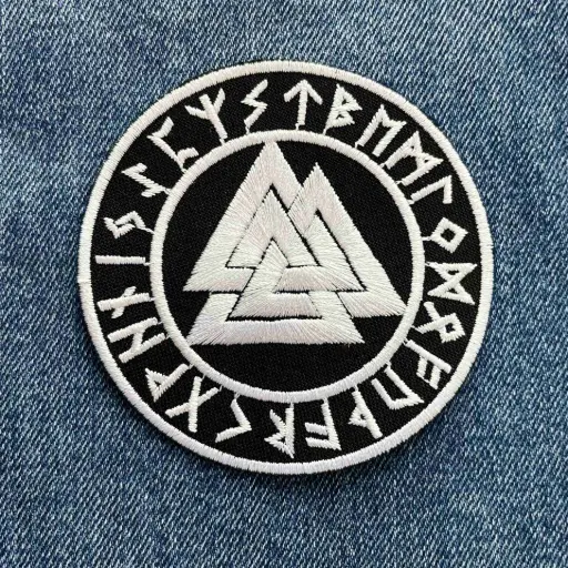 [1389] Нашивка Valknut біла вишита кругла на липучці