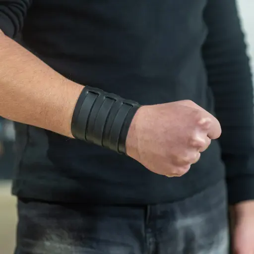 [1954] Напульсник з натуральної шкіри чоловічий з трьома ремінцями чорний